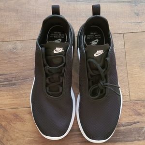 Women's Nike Air Max Motion 2 Sneakers

NEW